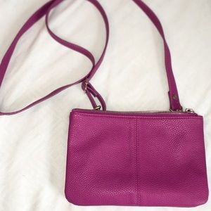 3️⃣1️⃣ Brand Crossbody Purse